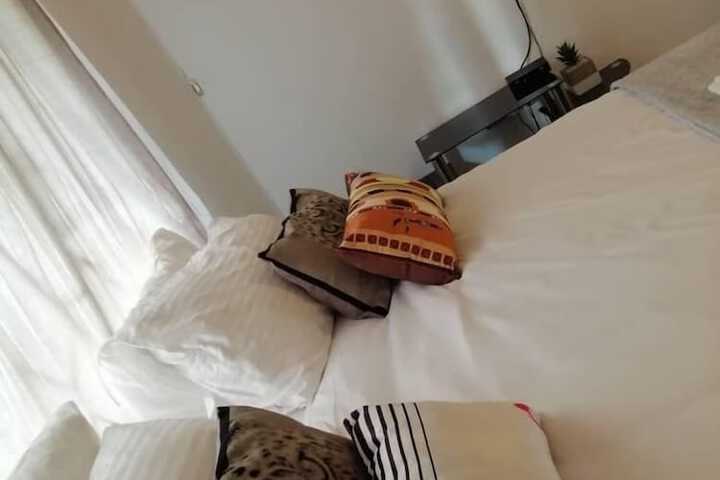 Room 12 of 25