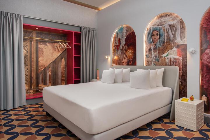 Room 47 of 79