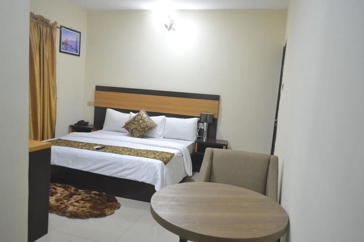 Room 3 of 16