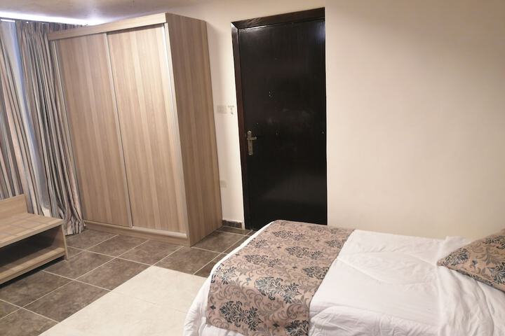 Room 7 of 18
