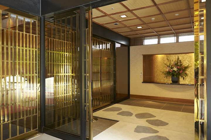 Hotel 4 of 93