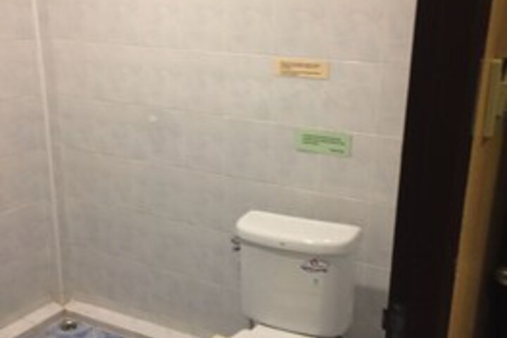 Room 4 of 16