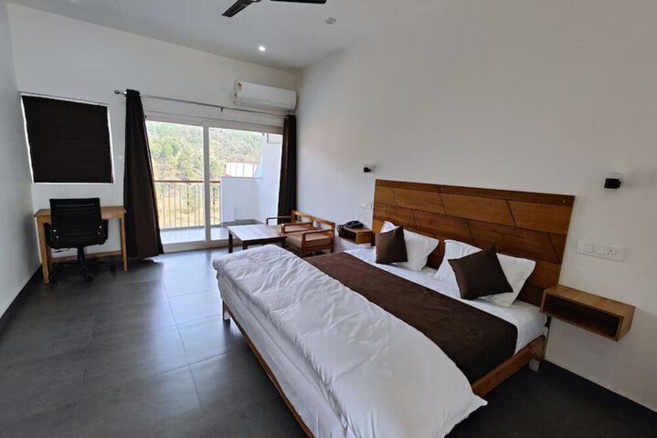 Room 10 of 17