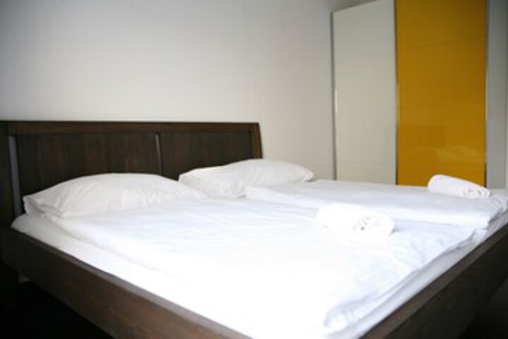 Room 198 of 275