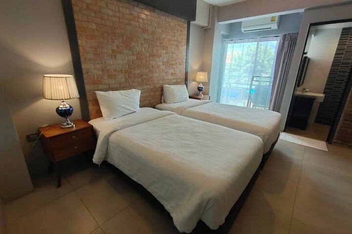 Room 18 of 105