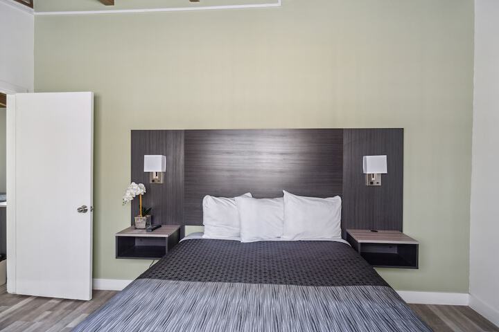 2 Queen Beds (16 of 19)