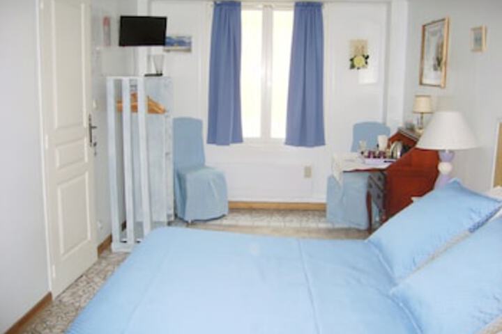 Room 7 of 33