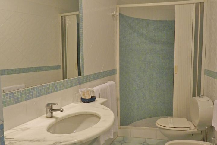 Room 47 of 108