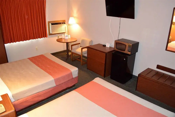 Room 4 of 11