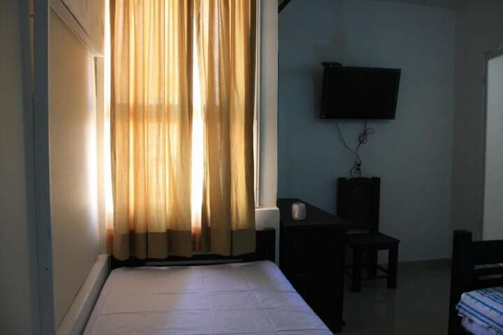 Room 9 of 18