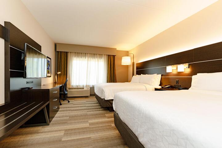 2 Queen Beds (4 of 11)
