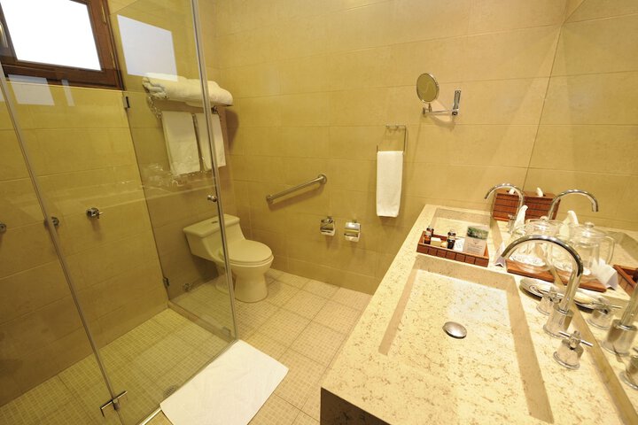 Room 4 of 63