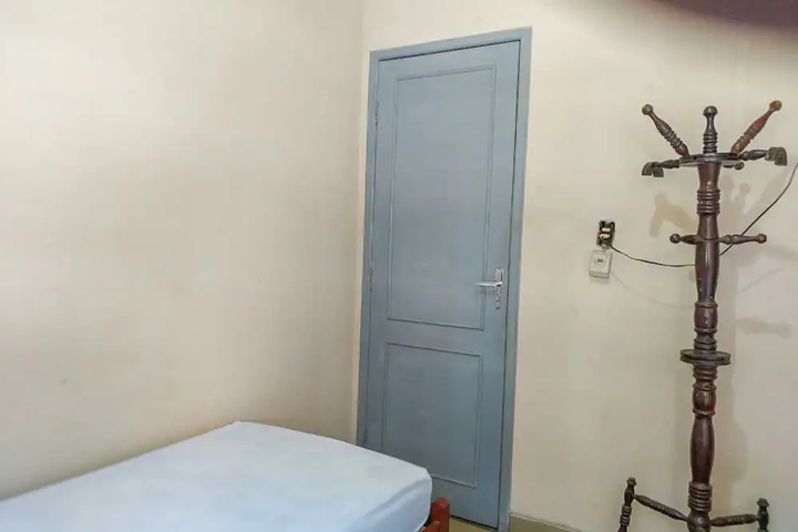 Room 8 of 11
