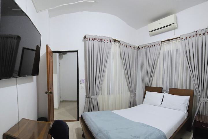 Room 6 of 11