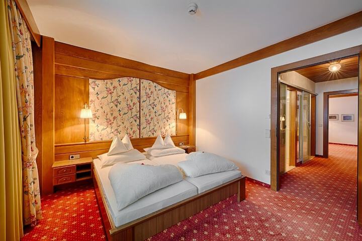 Room 2 of 69