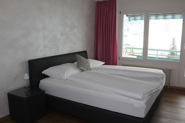 Room 9 of 50