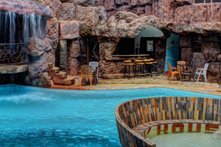 Pool 9 of 10