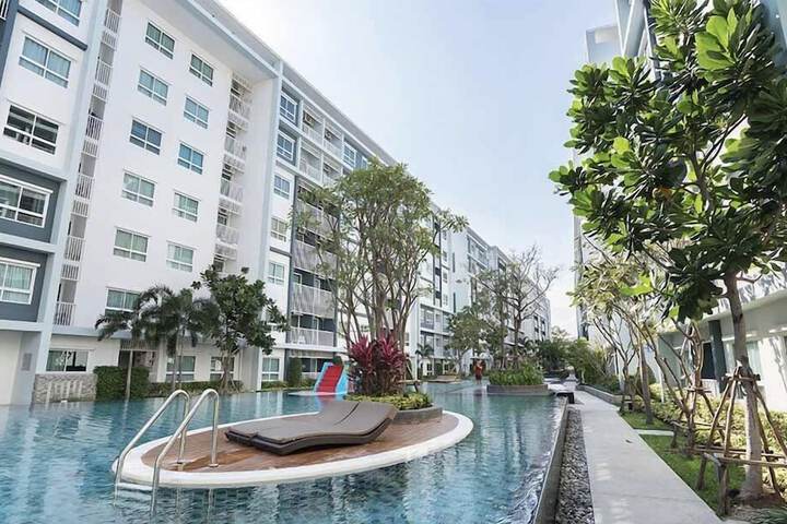 Hotel with Pool