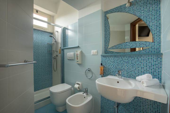 Room 7 of 25