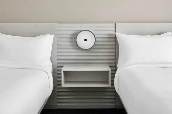 Room 33 of 85