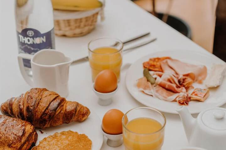 Breakfast area