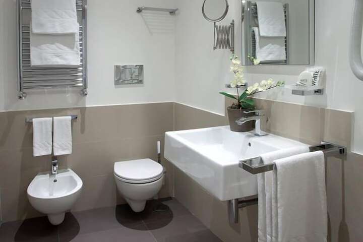 Room 15 of 19