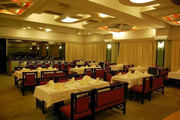 Dining 18 of 19