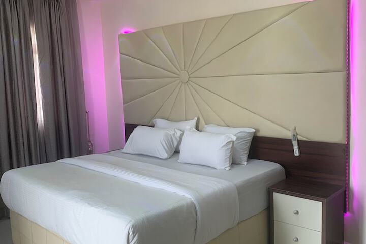 Room 15 of 34