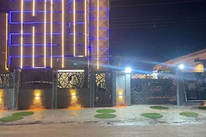 10 Kobo Hotel & Suites