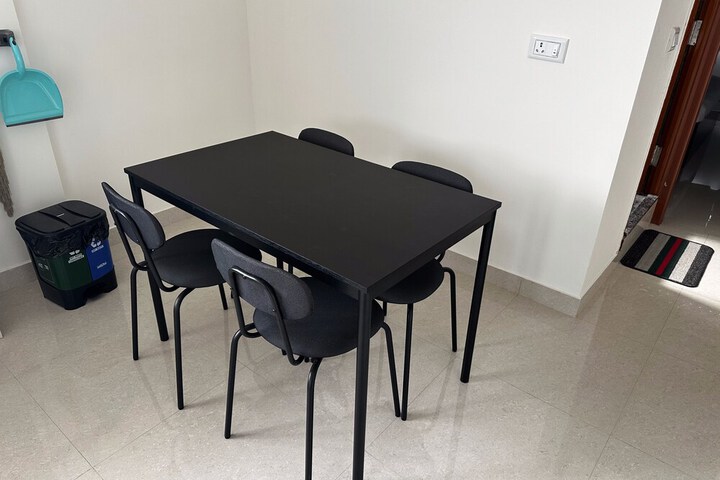 Room 13 of 18