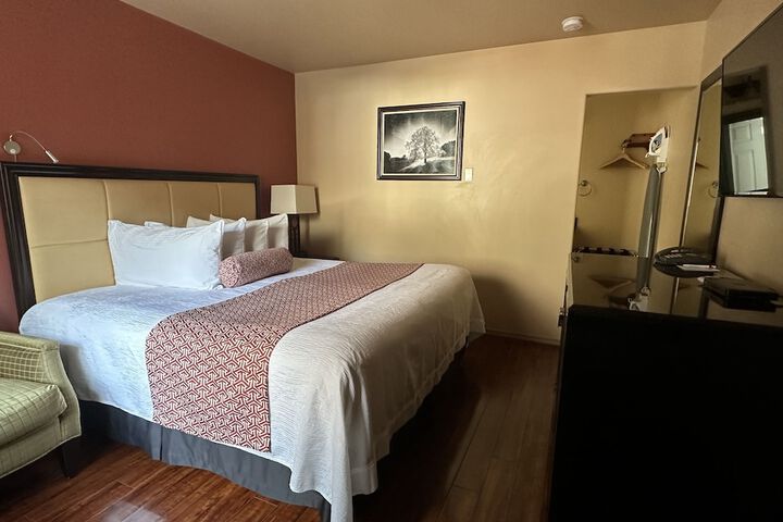 Room 6 of 42