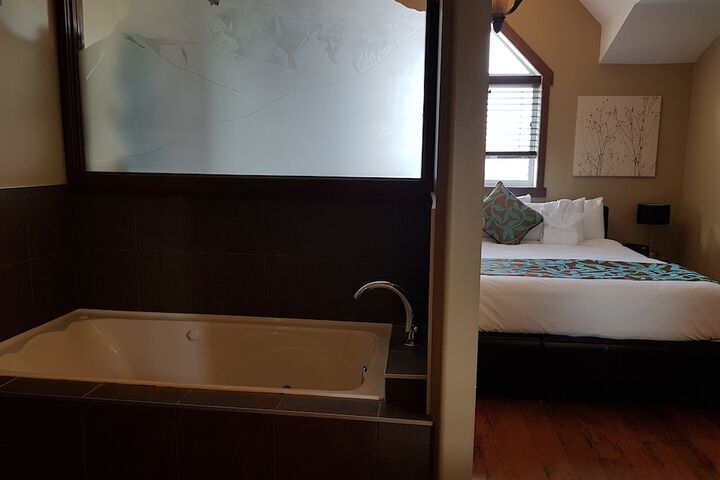 Hot Tub 44 of 76