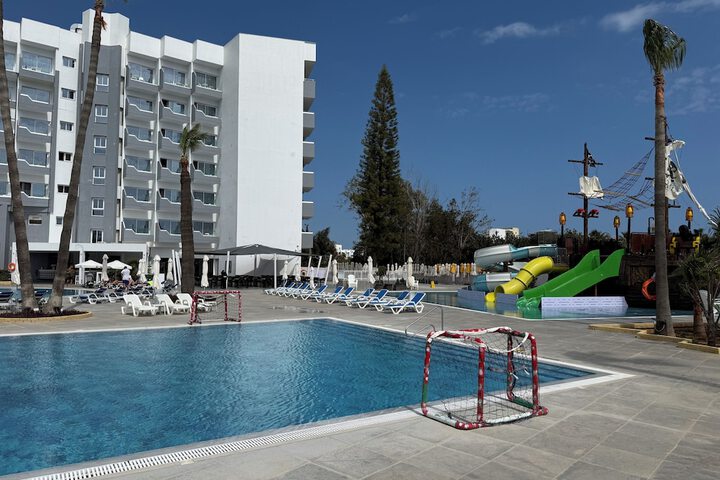 Hotel with Pool