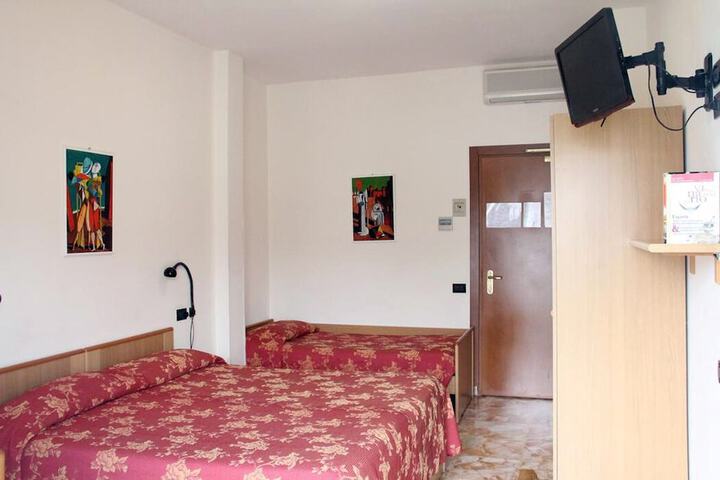 Room 14 of 37