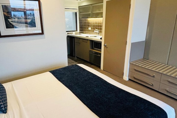 Room 32 of 106