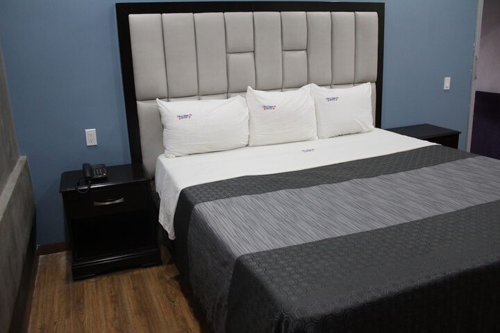 Standard | King Bed (12 of 13)
