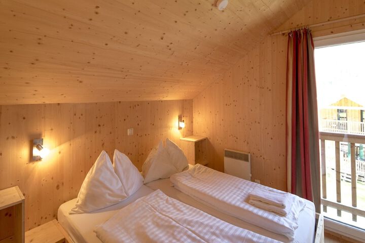 Room 5 of 34