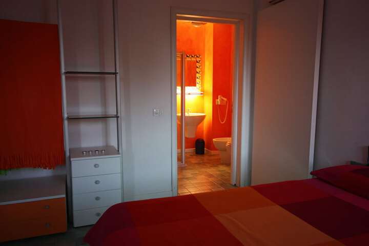 Room 7 of 92
