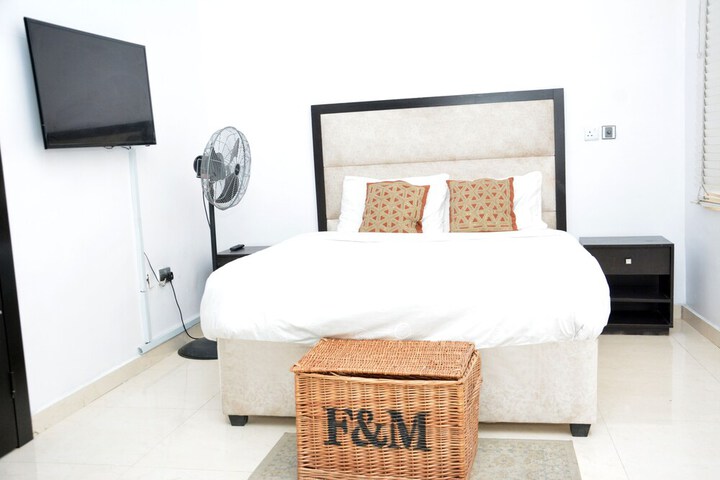 Room 12 of 24
