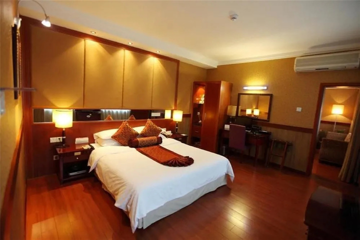 Room 5 of 11