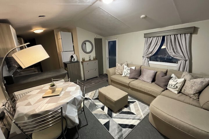 Room 11 of 23