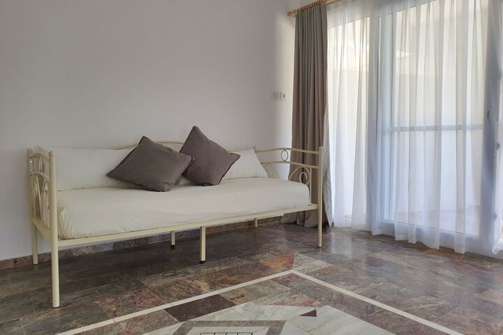 Room 26 of 65