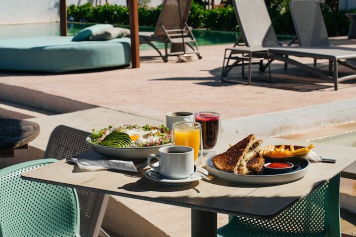 Breakfast/Coffee Service 69 of 101