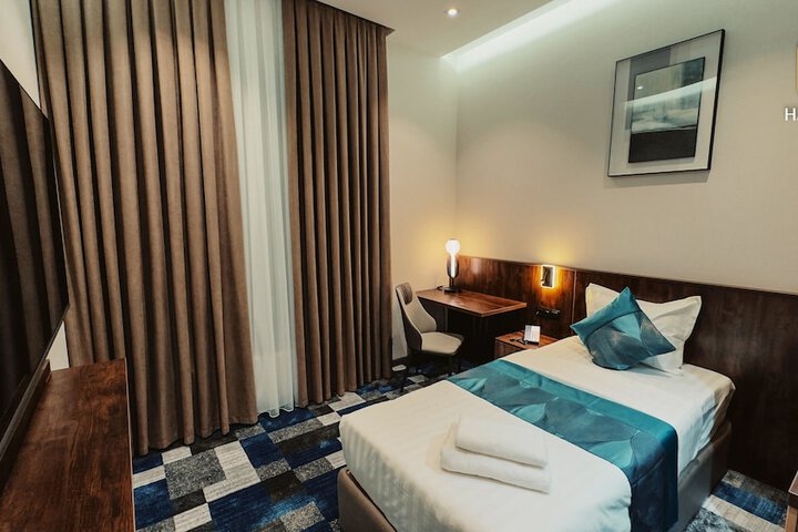 Room 5 of 32
