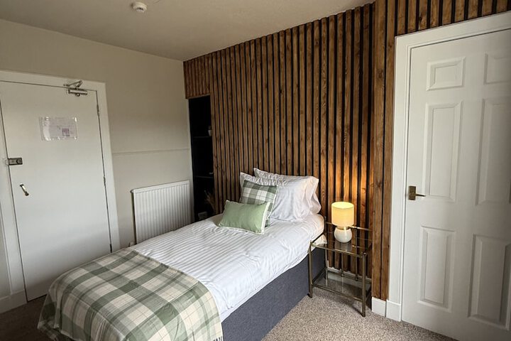 Room 7 of 42