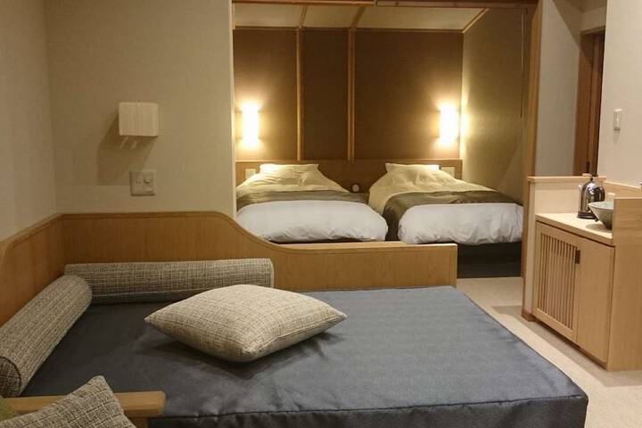 Room 11 of 73