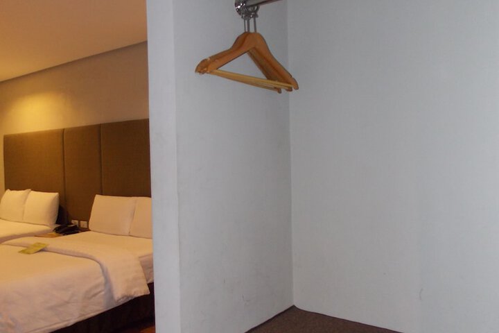 Room 22 of 38