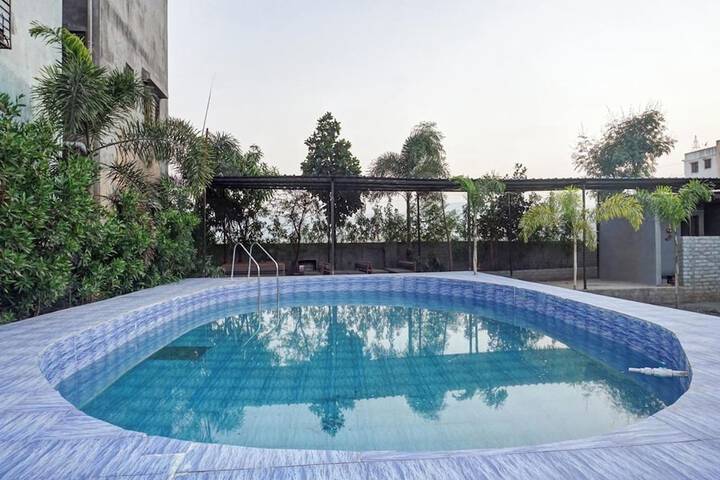 Pool 19 of 25