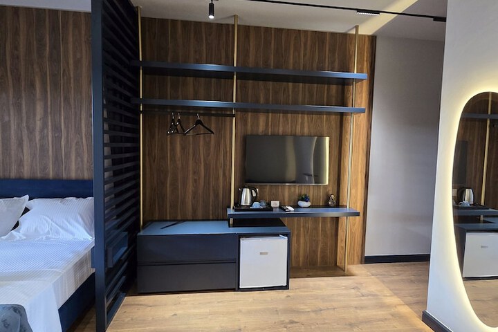 Room 2 of 51