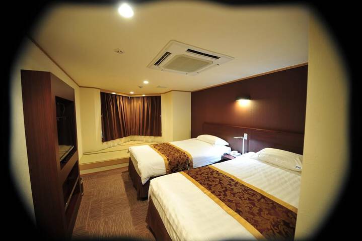 Room 12 of 42